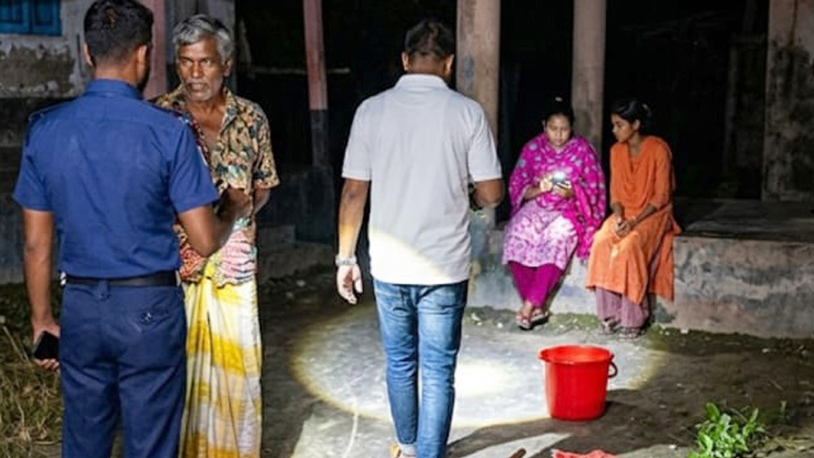 রাজশাহীতে বিএনপি নেতার বাড়িতে ককটেল হামলার অভিযোগ