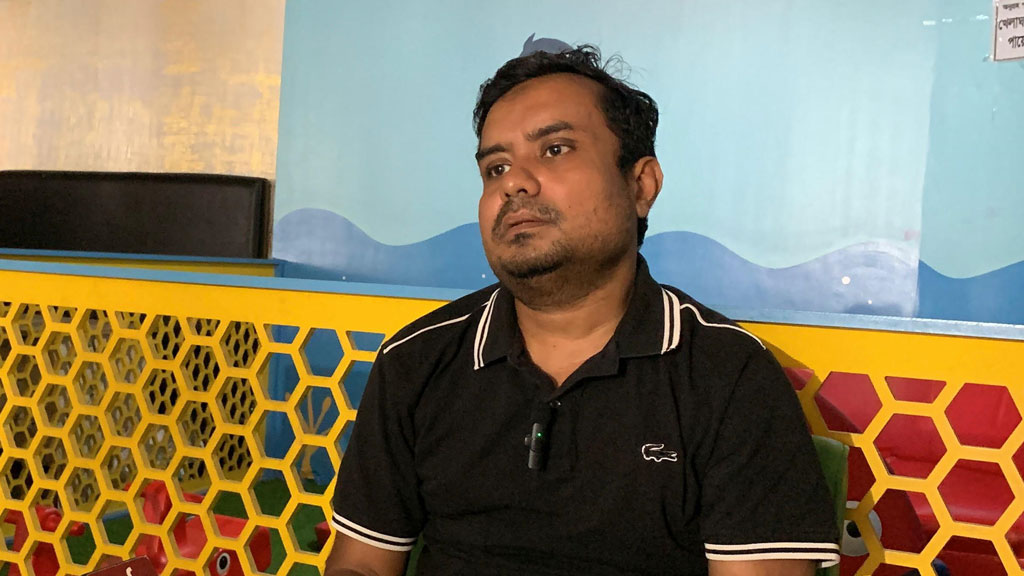 রাবি শিক্ষকের চেম্বারে ছাত্রীকে পেয়ে চাঁদা দাবির অভিযোগ