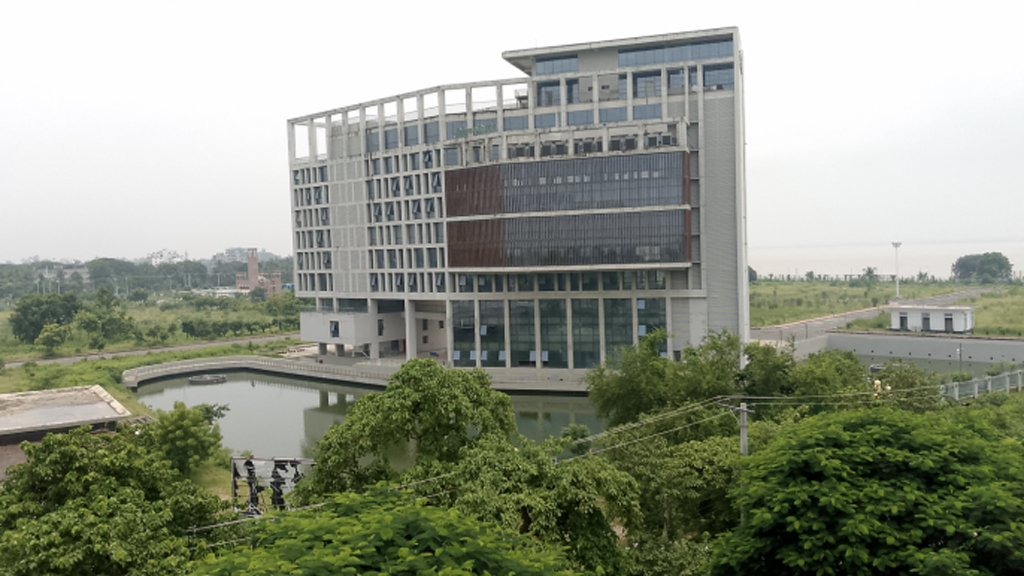 স্টারলিংকসহ দেশি-বিদেশি বিনিয়োগে প্রাণচাঞ্চল্য