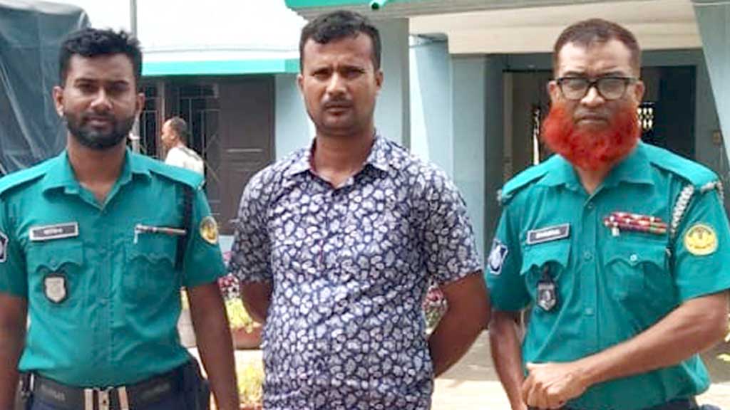পুলিশ সদস্যকে চাপা দেওয়ার চেষ্টা, মোটরসাইকেলচালক গ্রেপ্তার