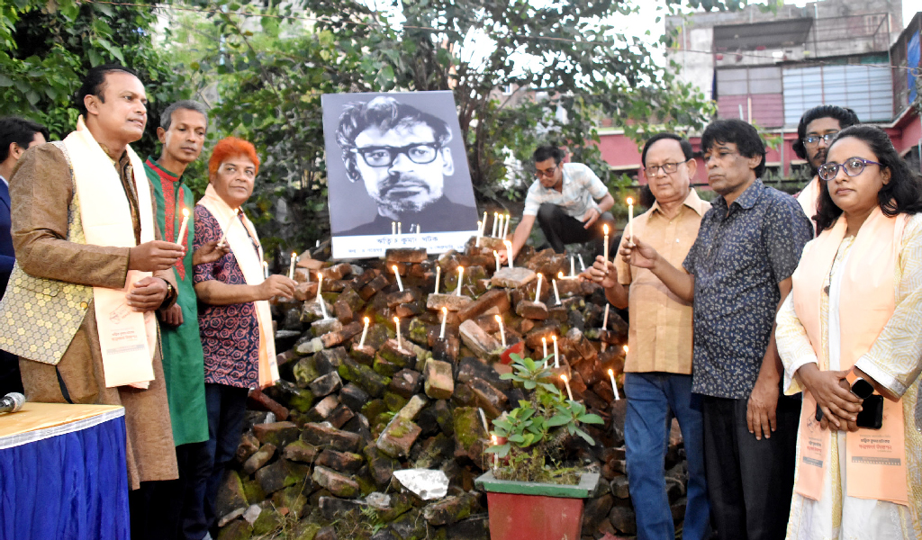 ঋত্বিকের জন্মশতবর্ষ উদ্যাপন বাড়ির ধ্বংসস্তূপেই