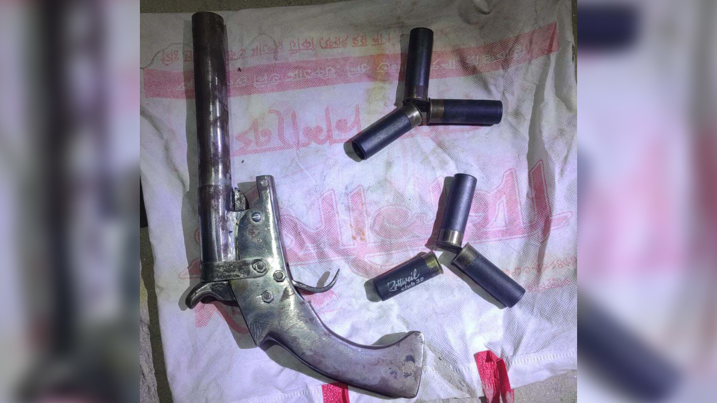 রাজশাহীতে পরিত্যক্ত অবস্থায় ওয়ান শুটারগান ও রাবার বুলেট উদ্ধার