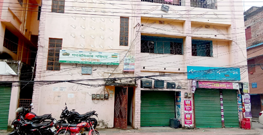 দলীয় প্রধান আসবেন, তাই পুলিশ এনে খোলা হলো কার্যালয়ের তালা