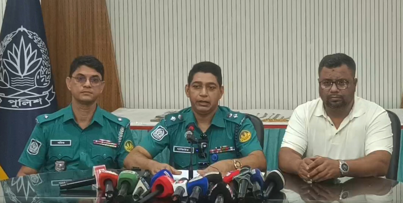 চার মাস নজরদারির পর সোনার দোকানে দুর্ধর্ষ চুরি, গ্রেপ্তার ৮