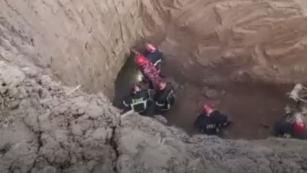 শিশু উদ্ধারে ৪০ ফুট গর্ত করে চলছে সুড়ঙ্গ করার কাজ