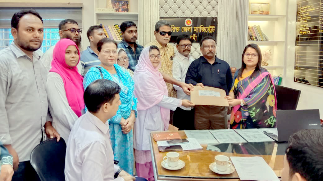 রাজশাহীর পরিবেশ রক্ষার দাবিতে দুই উপদেষ্টাকে স্মারকলিপি