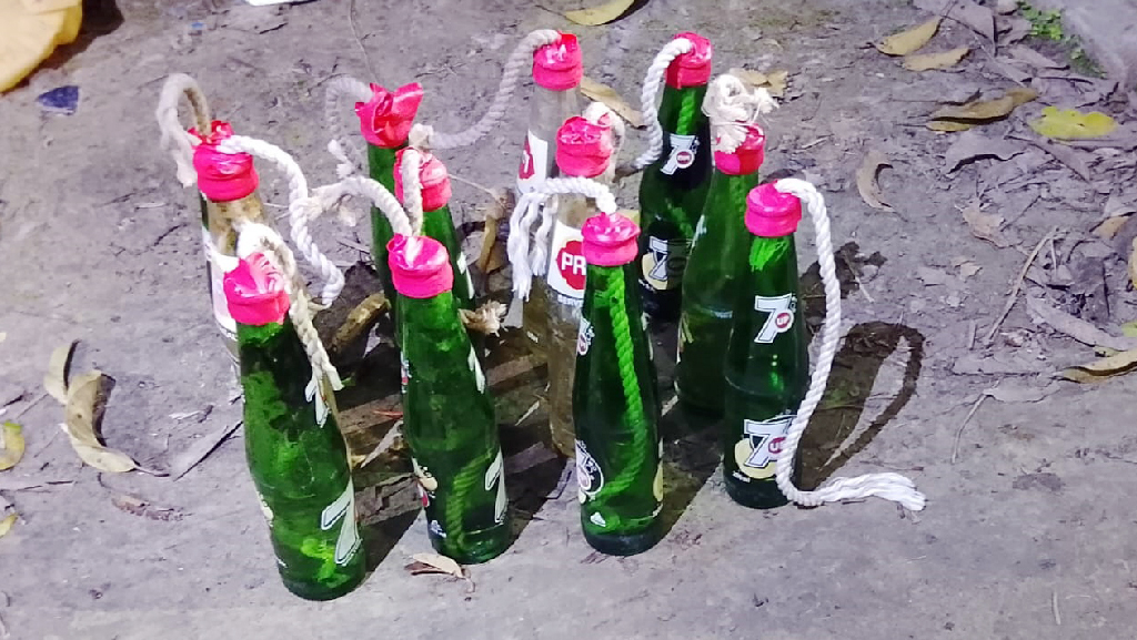 রাজশাহীতে পেট্রলবোমা ও ককটেল উদ্ধার