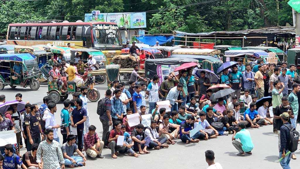 রাজশাহীতে প্রকৌশল শিক্ষার্থীদের ফের মহাসড়ক অবরোধ