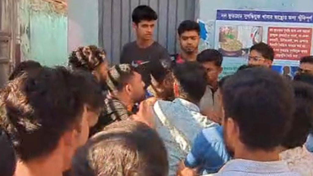 রাজশাহী সিটি কলেজে আধিপত্য বিস্তার নিয়ে ছাত্রদল-শিবির হাতাহাতি