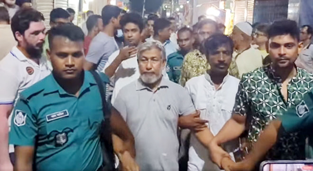 জামিনে থাকা আ.লীগ নেতাকে পুলিশে দিলেন বিএনপির কর্মীরা