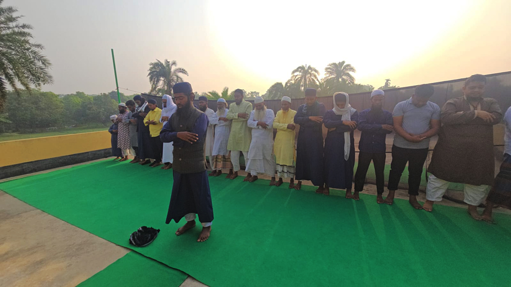 রাজশাহীর এক গ্রামে ঈদুল ফিতর উদ্যাপন