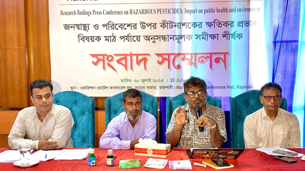 রাজশাহীর ৯৯ ভাগ কীটনাশকের দোকানে নিষিদ্ধ ওষুধ, হুমকিতে পরিবেশ