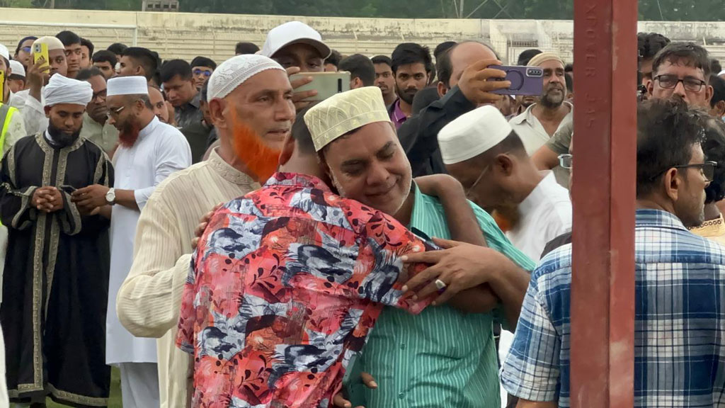 বিমান বিধ্বস্ত: নিজের বেড়ে ওঠা শহরে চিরনিদ্রায় শায়িত তৌকির