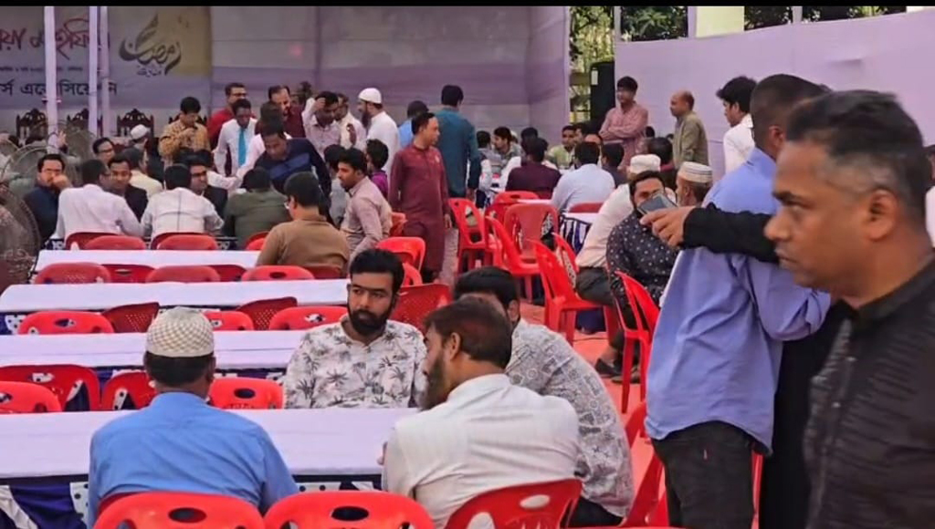 কর্মস্থলে না থেকে ইফতারের জন্য রাজশাহীতে রাকাব কর্মকর্তারা