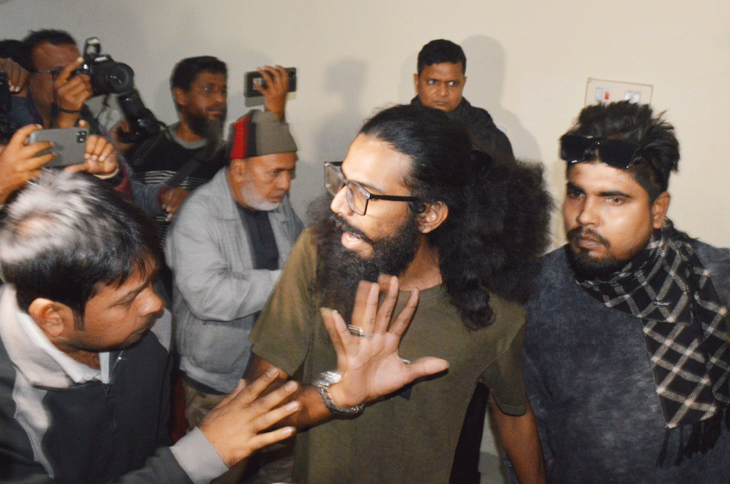 রাজশাহীতে সাংবাদিকদের তালাবদ্ধ করে রাখার হুমকি জাতীয় যুবশক্তি নেতার