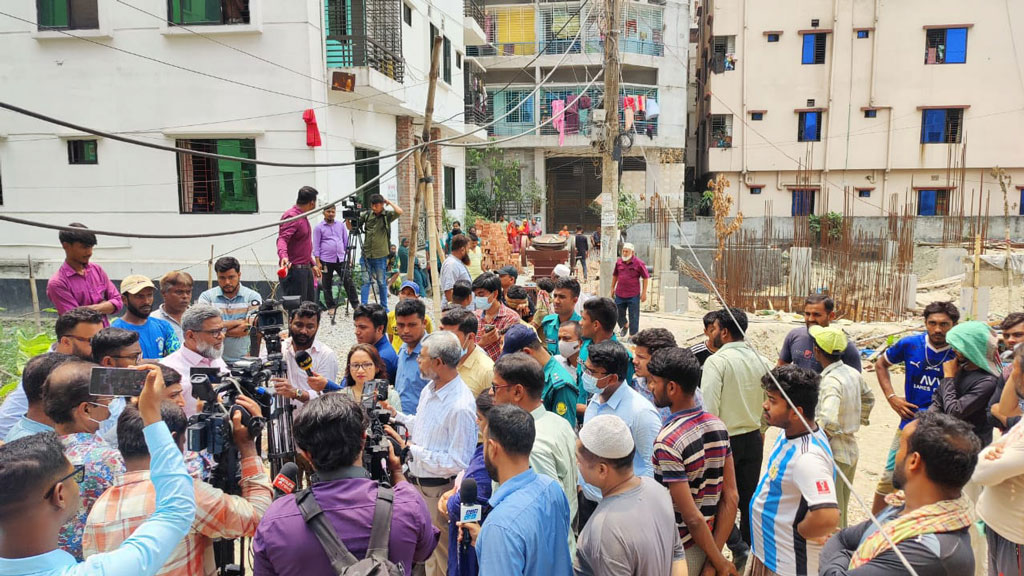 ডেমরায় রাজউকের নীতিমালা ভেঙে ভবন নির্মাণ, উচ্ছেদে অভিযান