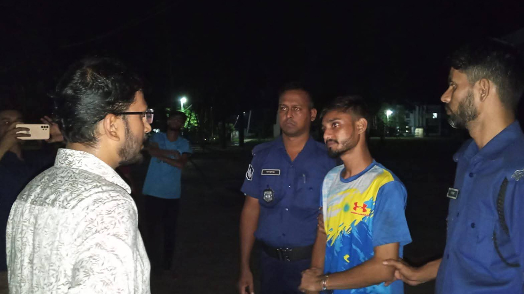 মাদকসেবী ছেলেকে পুলিশে দিলেন মা, ভ্রাম্যমাণ আদালতে দুই যুবকের ছয় মাসের কারাদণ্ড