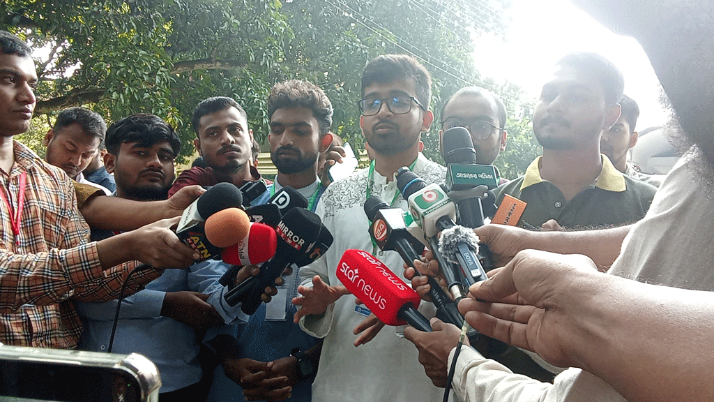 রাকসু নির্বাচন: পোলিং এজেন্টদের ছবিসহ ভোটার তালিকা দেখতে বাধা, অভিযোগ ছাত্রদলের ভিপি প্রার্থীর