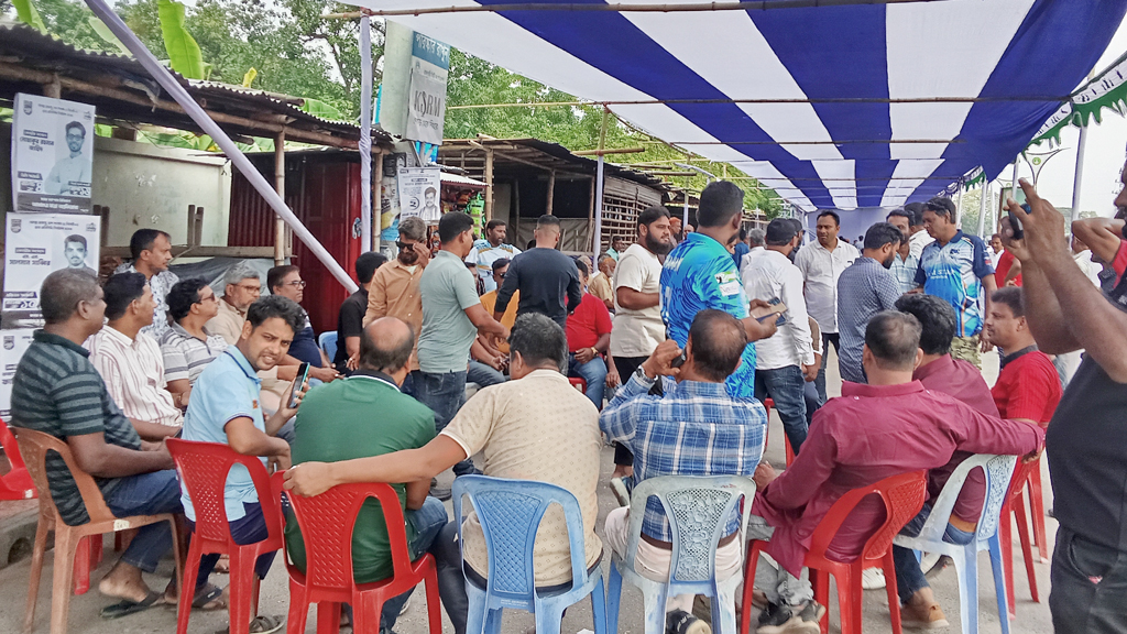 রাকসু নির্বাচন: নিষিদ্ধ স্থানে চলছে বিএনপি-জামায়াতের জমায়েত
