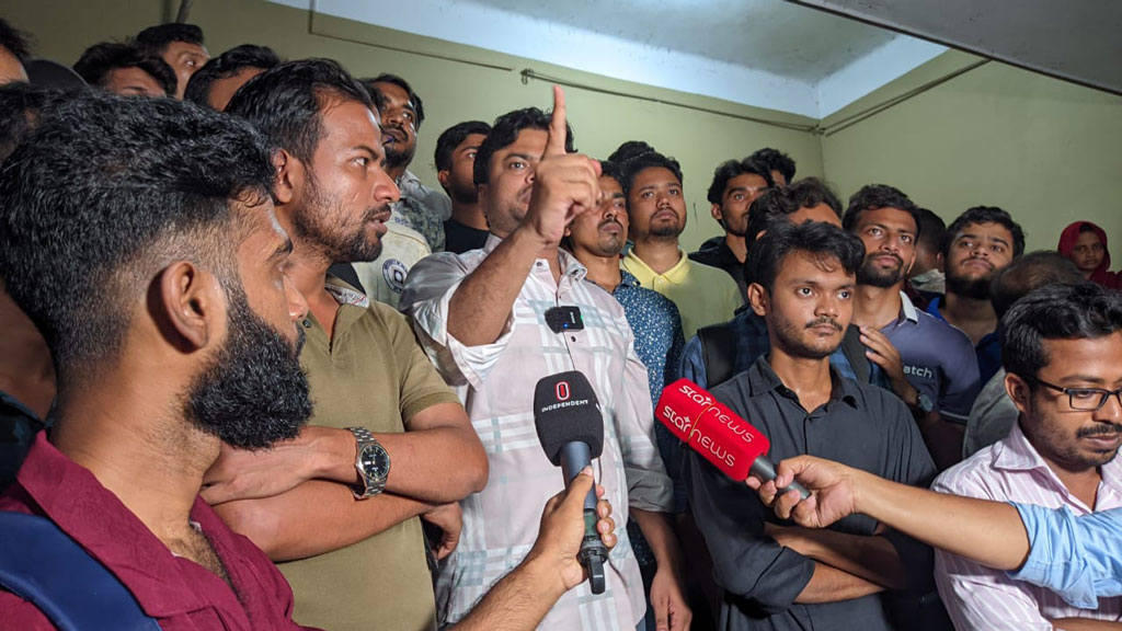 রাকসুর কমিশনকে পাকিস্তানপন্থী বললেন ছাত্রদল সভাপতি, সভা বর্জন