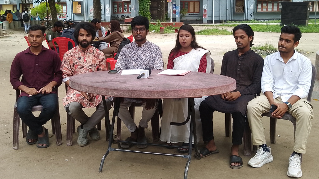 রাকসুতে ‘অপরাজেয় ৭১–অপ্রতিরোধ্য ২৪’ প্যানেল ঘোষণা