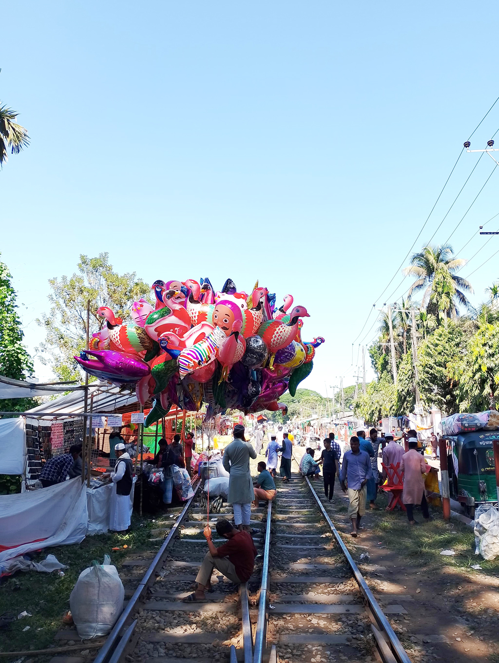 রেললাইনে দোকান, ট্রেন চলাচলের রুটে বদল