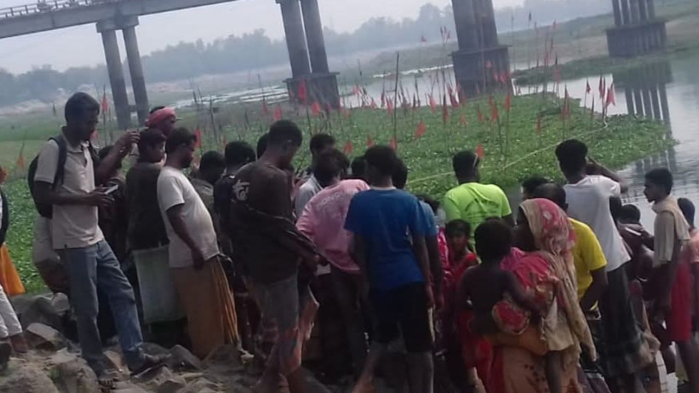 সিরাজগঞ্জে রেলসেতুতে ছবি তুলতে গিয়ে ট্রেনের ধাক্কায় যুবক নিহত