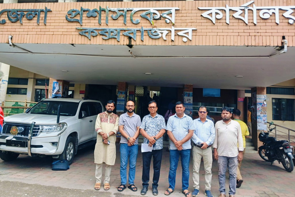 রামু ভেঙে নতুন উপজেলা গঠনসহ ৪ লেনের সড়কের দাবিতে স্মারকলিপি