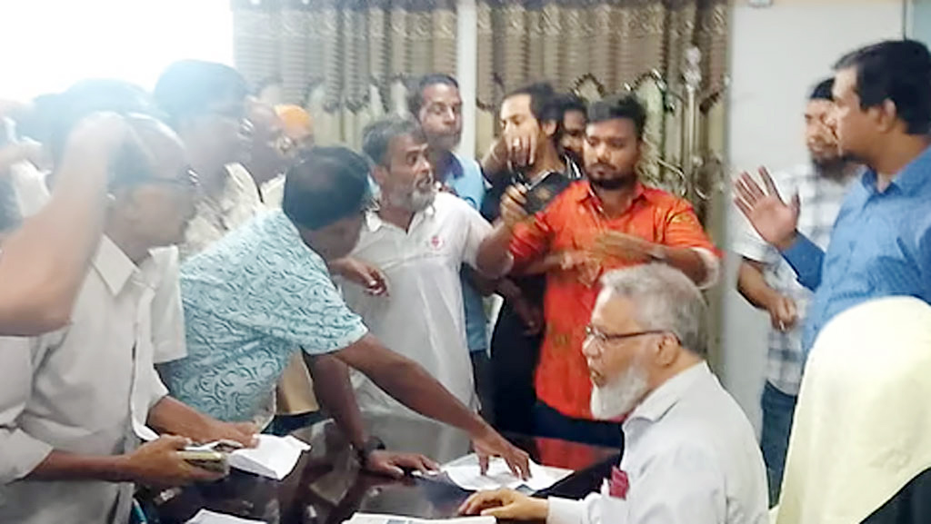 রামেবির উপাচার্যকে জোর করে পদত্যাগপত্রে স্বাক্ষর করানোর অভিযোগ