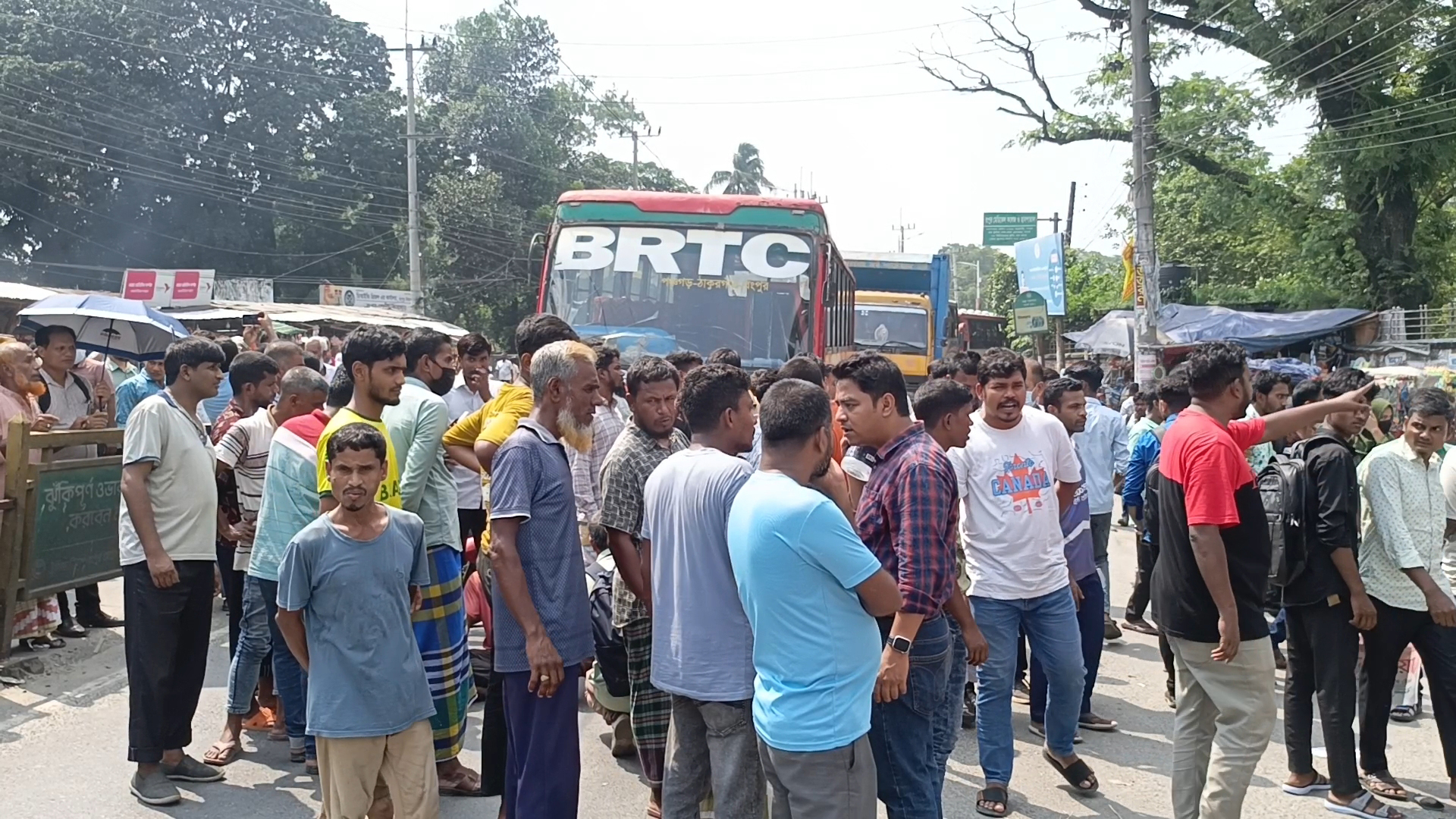 অক্সিজেন না দেওয়ায় রমেকে রোগীর মৃত্যুর অভিযোগ, স্বজনদের মহাসড়ক অবরোধ