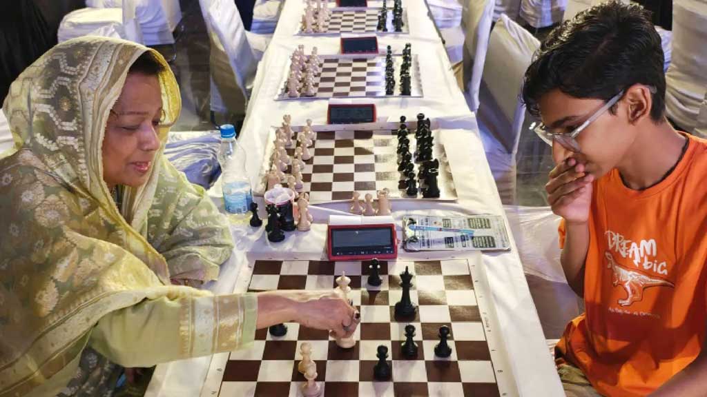 ফেরত পাঠানো হলো সঙ্গী দাবাড়ুকে, দিল্লিতে একা রানী হামিদ