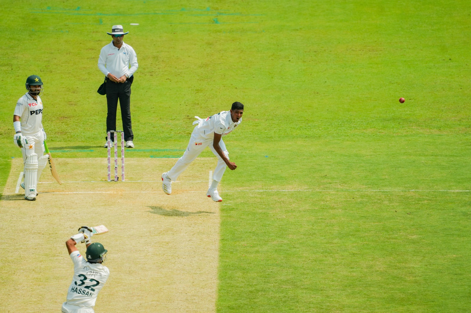 সাকিবের রেকর্ড ভেঙে তাইজুলের পেছনে ছুটছেন রানা