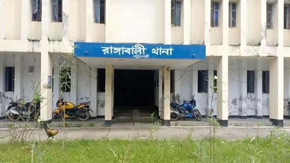 রাঙ্গাবালীতে ভাইয়ের নির্দেশে ভাতিজিকে হত্যা চাচার, করেন ধর্ষণও