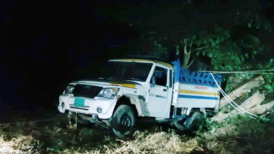 রাঙামাটিতে গাছবোঝাই মিনি পিকআপ খাদে পড়ে নিহত ২, আহত ১