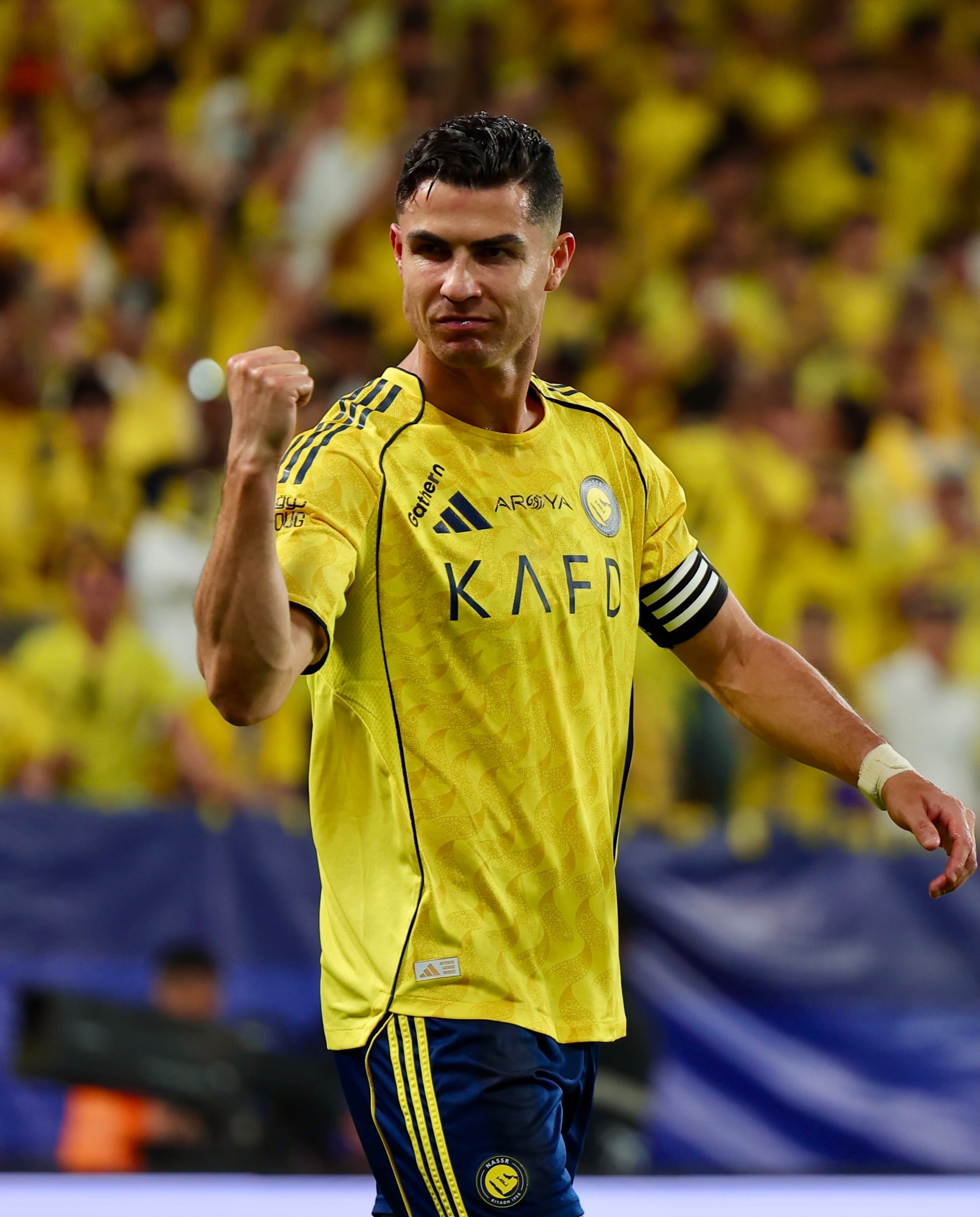 ১০০০ গোল থেকে কত দূরে রোনালদো