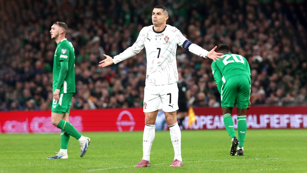 ২২ বছরের ক্যারিয়ারে প্রথম লাল কার্ড দেখে মহাবিপদে রোনালদো