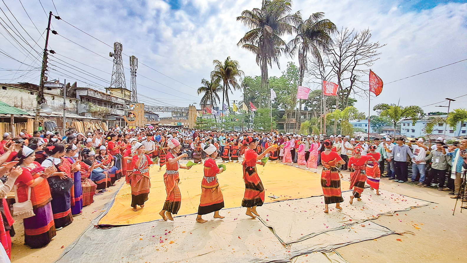 সুর-ছন্দে মাতোয়ারা পাহাড়ি জনপদ