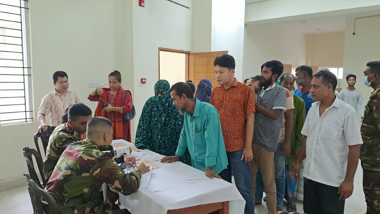 রাঙামাটিতে সেনাবাহিনীর ফ্রি মেডিকেল ক্যাম্প, সেবা পেলেন ৬০০ রোগী