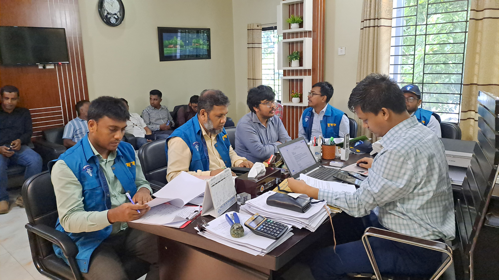 প্রকল্পে অনিয়মের অভিযোগ: রাঙামাটি জনস্বাস্থ্য প্রকৌশল অধিদপ্তরে দুদকের অভিযান