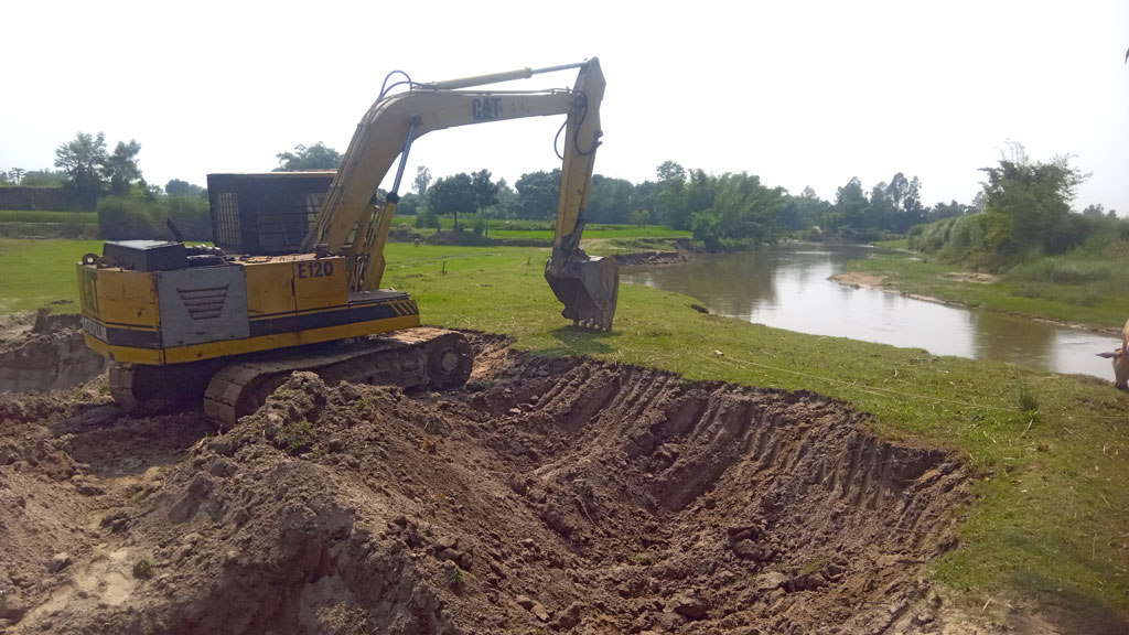 নদীপাড়ের মাটি লুট বিএনপি নেতার