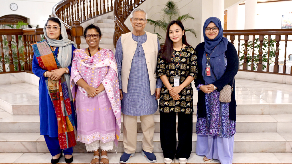 হাদির ওপর হামলার ঘটনায় উদ্বেগ জানালেন রোকেয়া পদকজয়ীরা