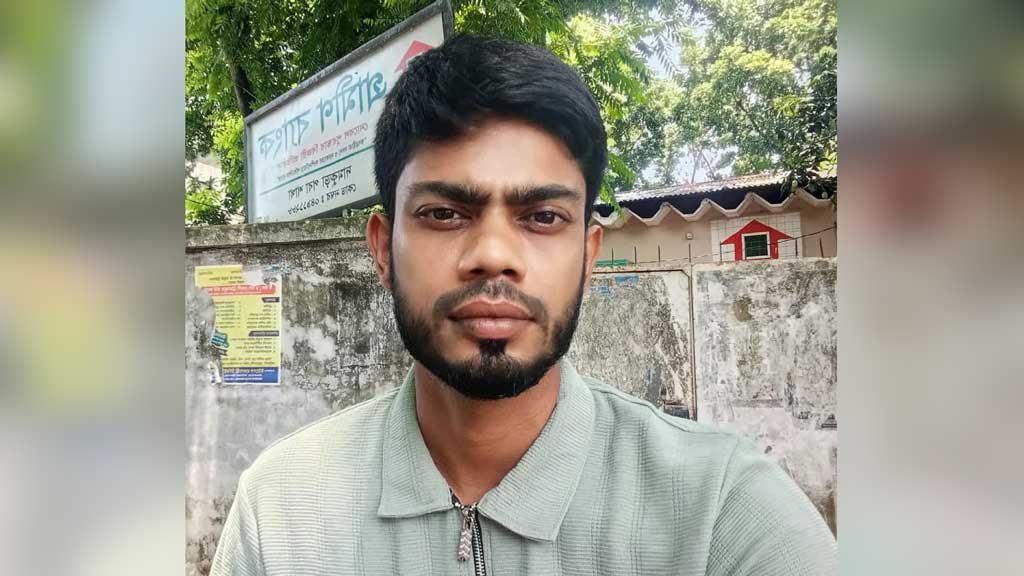 নিহত সেনাসদস্য রিফাতের মৃত্যু মেনে নিতে পারছেন না বাবা