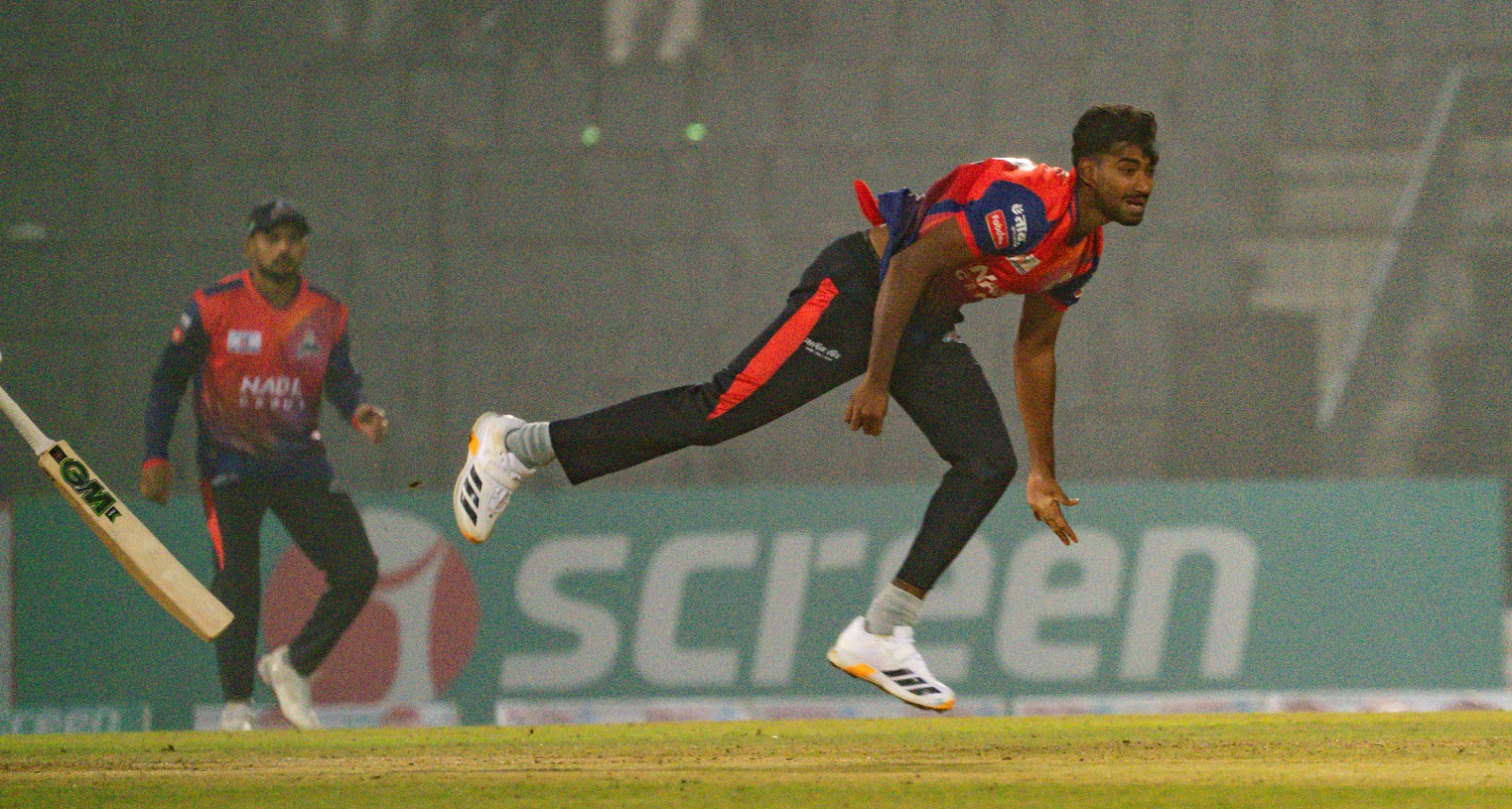 সুপার ওভার রোমাঞ্চে জিতল রাজশাহী