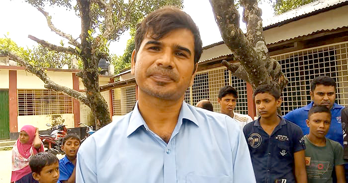 ছাত্রীদের অশ্লীল ভিডিও দেখানোর অভিযোগ দপ্তরির বিরুদ্ধে