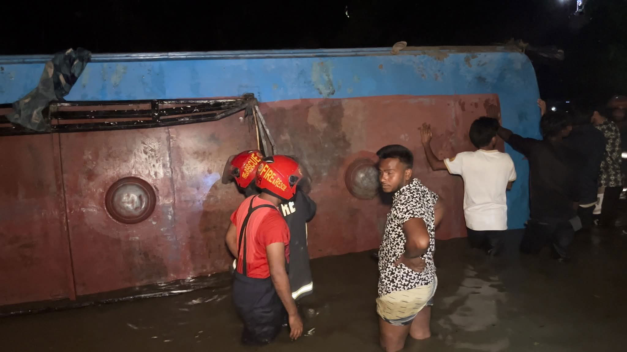 পীরগাছায় বৌভাতফেরত বাস পুকুরে, নিহত ৩, আহত ২০