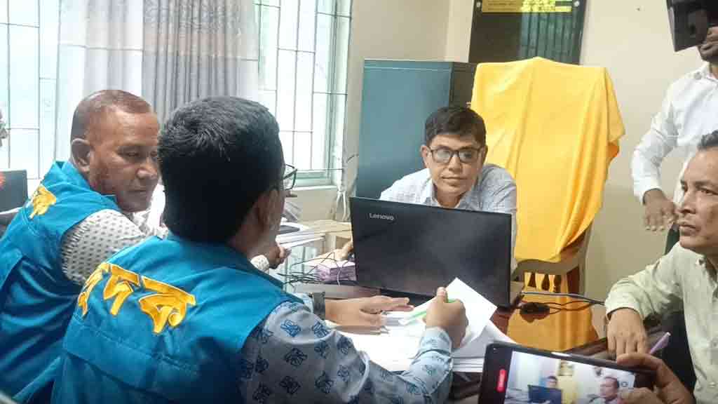 রংপুর শিক্ষা অফিসে দুদকের অভিযান, মিলল চাকরিতে অনিয়মের সত্যতা
