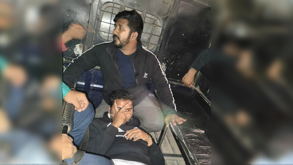 ‘পিস্তল’ ঠেকিয়ে শিক্ষার্থীকে হুমকির অভিযোগ, এনসিপির নেতাসহ ২ যুবক গ্রেপ্তার