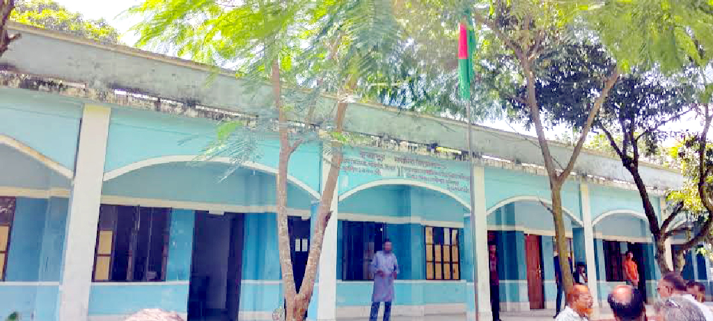 শতভাগ ফেলের দায় সিসি ক্যামেরার ওপর চাপালেন শিক্ষক