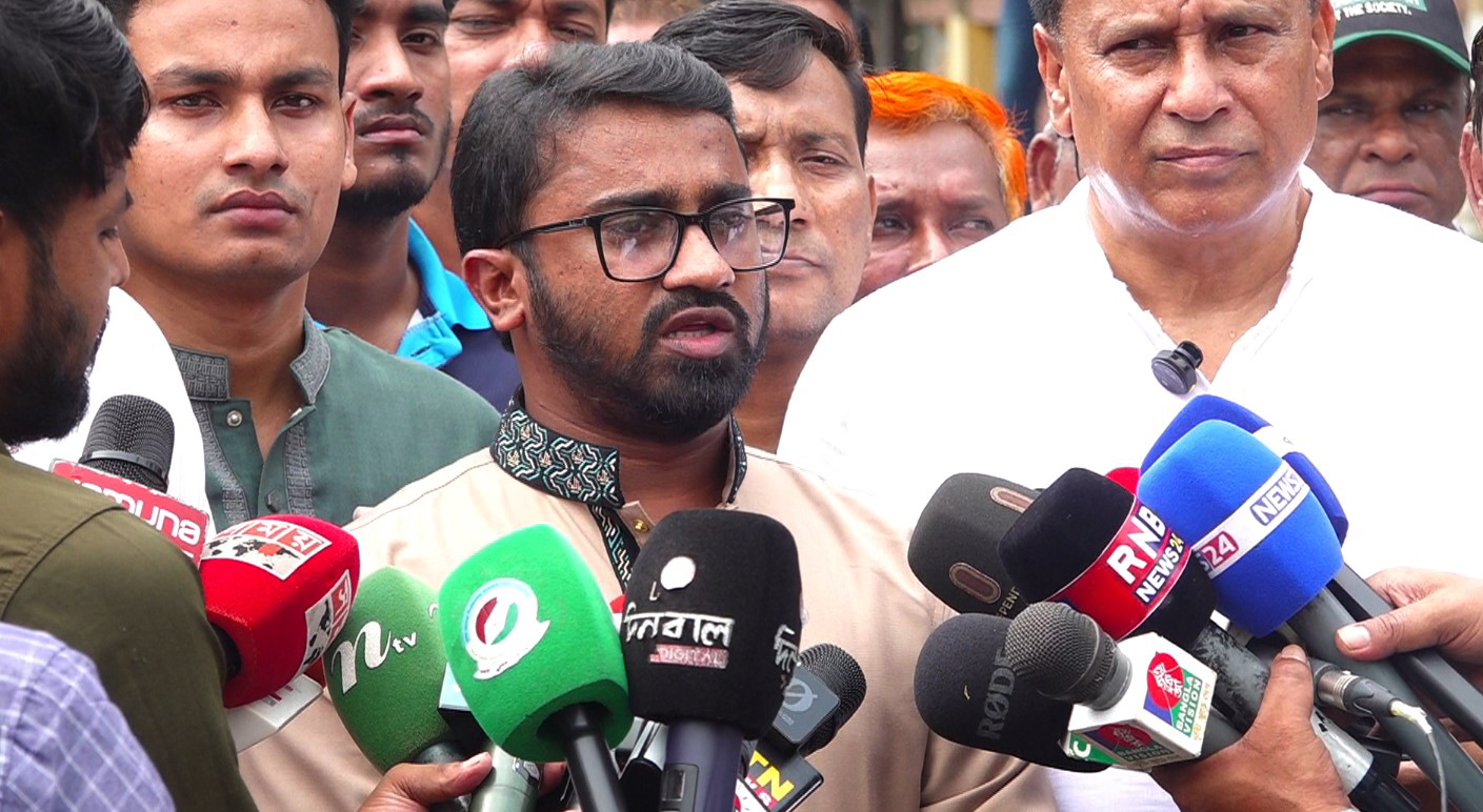 জামায়াত আওয়ামী ফ্যাসিবাদকে এক ধরনের সুযোগ তৈরি করে দিচ্ছে: রাশেদ খান