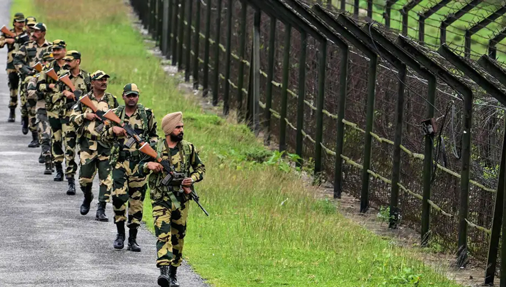সীমান্তে সেনা মোতায়েন বাড়িয়ে বাংলাদেশকে কী বার্তা দিচ্ছে ভারত